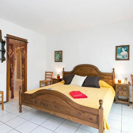 Center-11 By Interhome